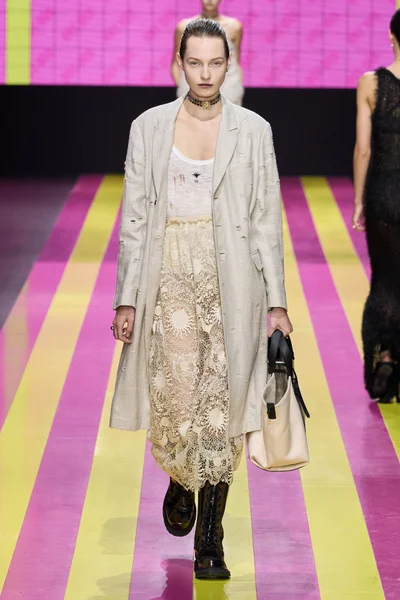 Look 49